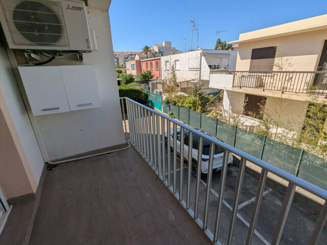 Appartement à rénover avec beau potentiel, quartier calme pr — photo du bien