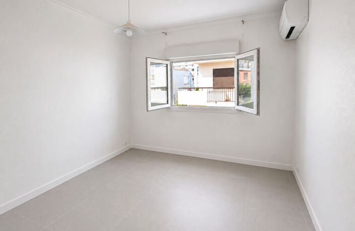 Appartement à rénover avec beau potentiel, quartier calme pr — photo 3