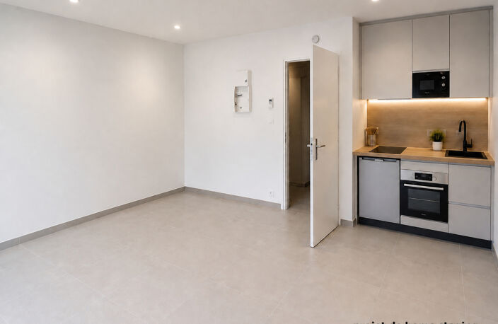 Appartement à rénover avec beau potentiel, quartier calme pr — photo 4