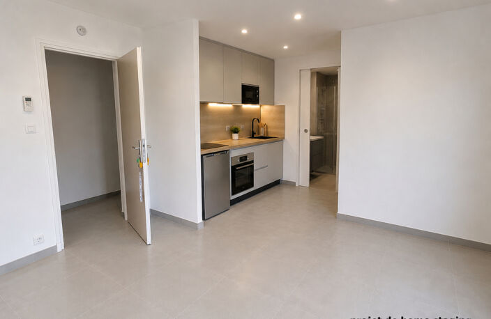 Appartement à rénover avec beau potentiel, quartier calme pr — photo 5