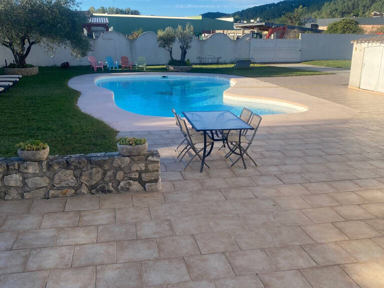 Maison familiale avec piscine sur 1 800 m2 — photo 1