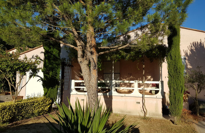Maison  avec jardin paysagé, terrasses et piscine — photo 3