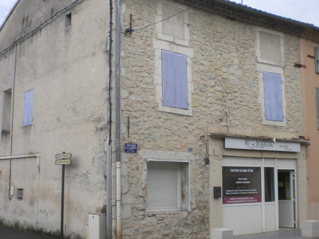 vente d'un immeuble avec un appartement et un local professi — photo du bien
