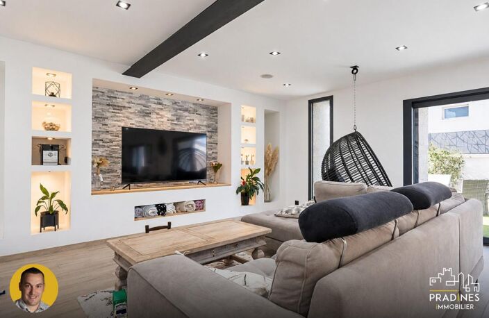 ? SOUCIEU-EN-JARREST : MAISON FAMILIALE RÉNOVÉE DE 221 M² — photo 2