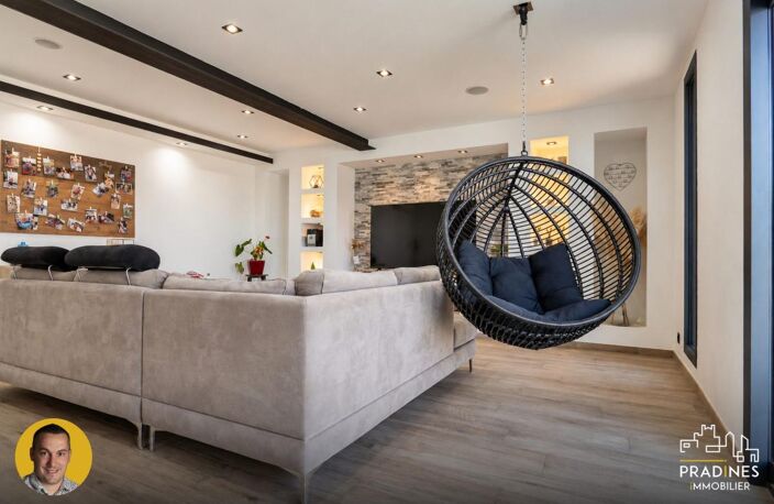 ? SOUCIEU-EN-JARREST : MAISON FAMILIALE RÉNOVÉE DE 221 M² — photo 3