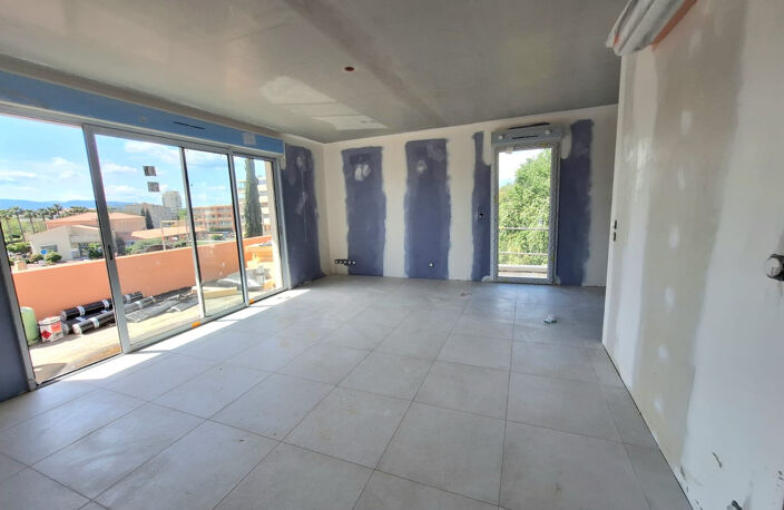 FREJUS T3 RECENT DE 65M2 A 300 M DE LA MER AVEC BOX — photo 4