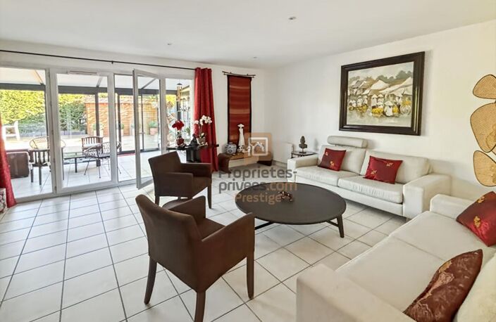 ELEGANTE MAISON FAMILIALE AVEC  UNE VERRIÈRE , UN JARDIN ENSOLEILLÉE SANS VIS À VIS ET GARAGE — photo 2
