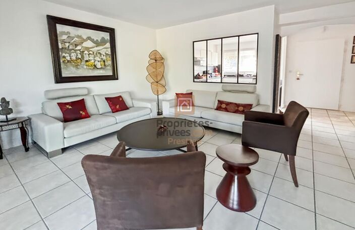 ELEGANTE MAISON FAMILIALE AVEC  UNE VERRIÈRE , UN JARDIN ENSOLEILLÉE SANS VIS À VIS ET GARAGE — photo 3