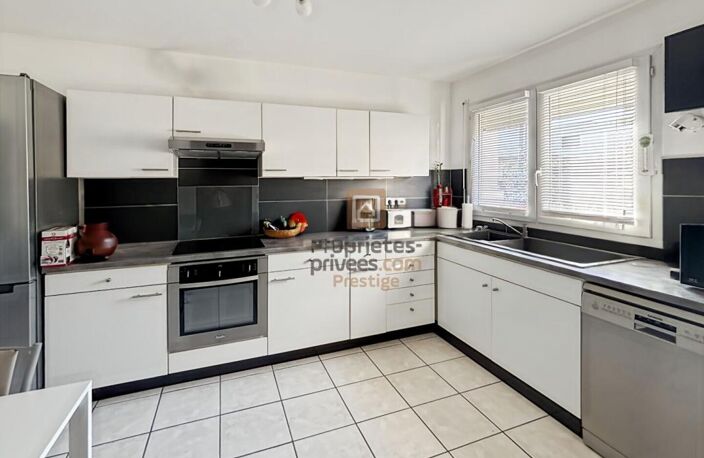 ELEGANTE MAISON FAMILIALE AVEC  UNE VERRIÈRE , UN JARDIN ENSOLEILLÉE SANS VIS À VIS ET GARAGE — photo 4