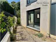 SIX FOURS LES PLAGES - CONSTRUCTION RECENTE - APPARTEMENT DE TYPE 3 -  68 m2 - TERRAIN 54 M² - PARKING EN SOUS SOL — photo 2