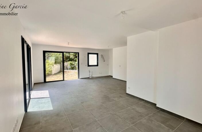 SIX FOURS LES PLAGES - CONSTRUCTION RECENTE - APPARTEMENT DE TYPE 3 -  68 m2 - TERRAIN 54 M² - PARKING EN SOUS SOL — photo 4