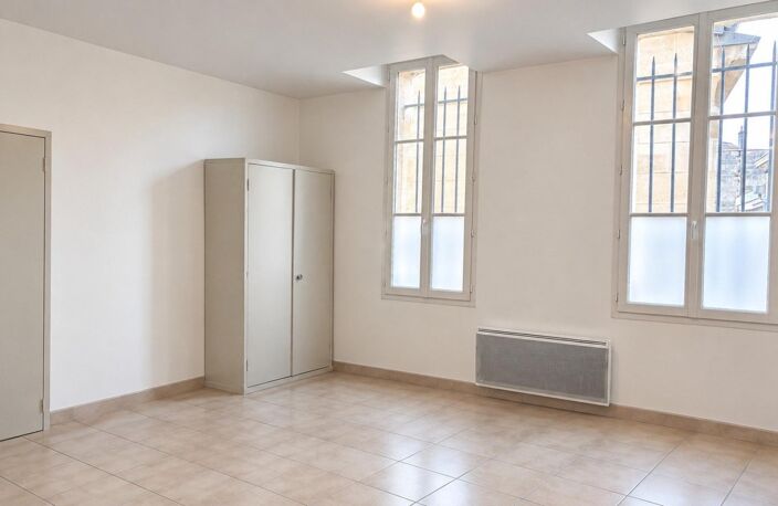 BORDEAUX SAINT-GENES - T2 - IDEAL RESIDENCE PRINCIAPLE OU PROFESSION LIBERALE — photo 2