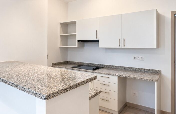 BORDEAUX SAINT-GENES - T2 - IDEAL RESIDENCE PRINCIAPLE OU PROFESSION LIBERALE — photo 3