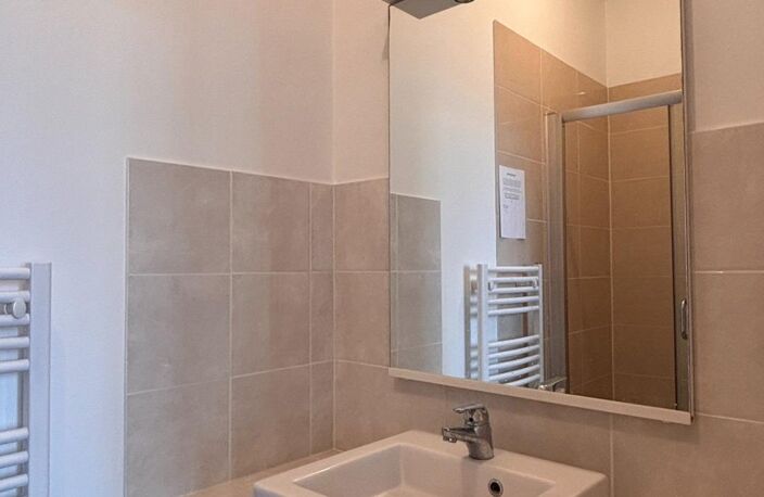 BORDEAUX SAINT-GENES - T2 - IDEAL RESIDENCE PRINCIAPLE OU PROFESSION LIBERALE — photo 5
