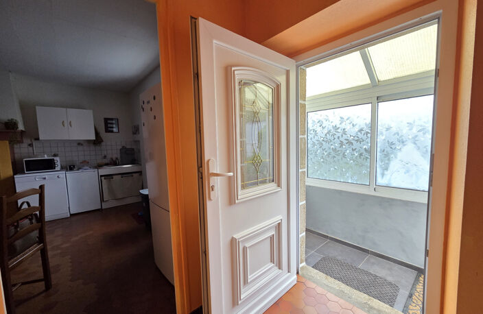 Maison de plain-pied avec jardin, garage et dépendance, à 5 — photo 2
