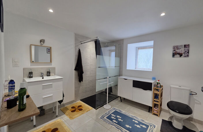 Maison de plain-pied avec jardin, garage et dépendance, à 5 — photo 3