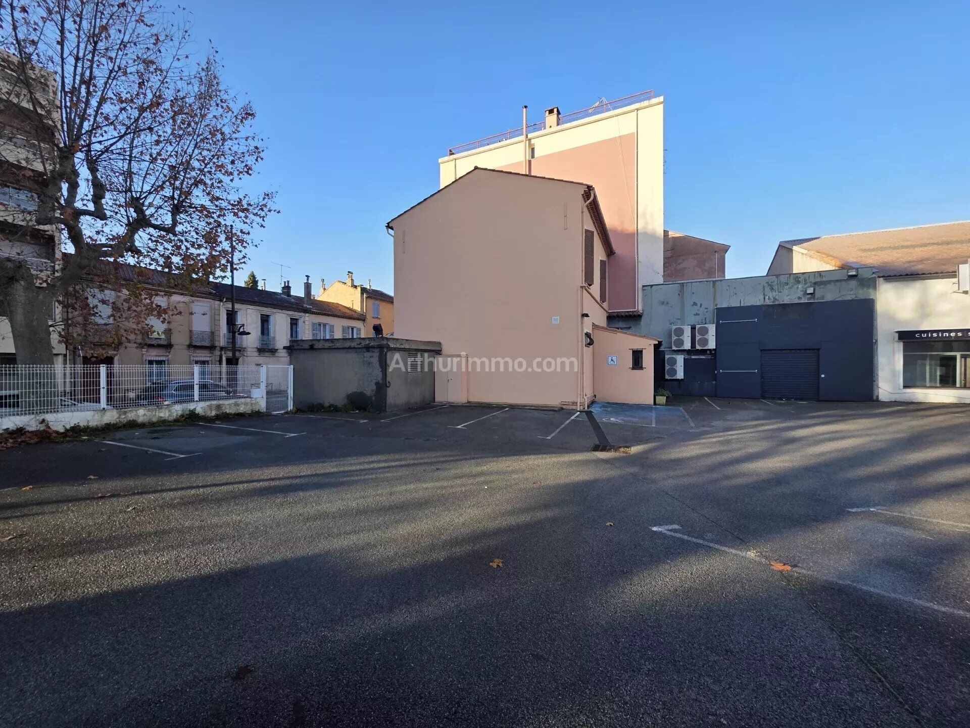 Local commercial 5 pièces 575 m² · à Draguignan · 575 m² · 850 000 €