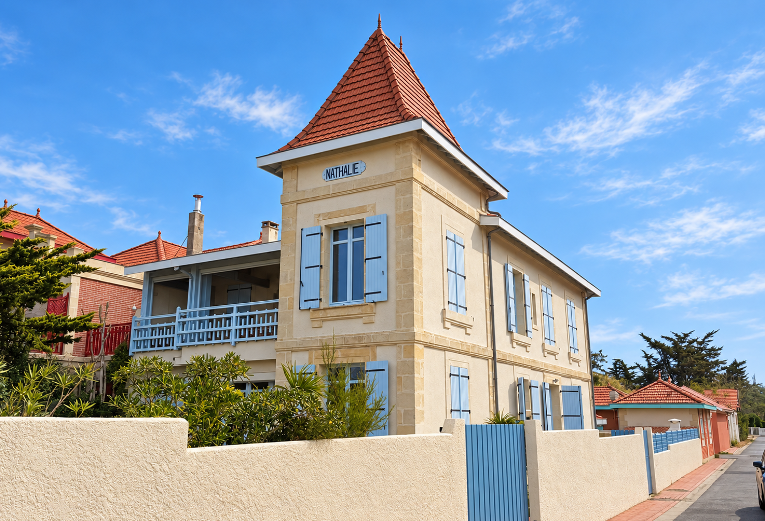 SOULAC-SUR-MER -- VILLA DE 200 M2 EN PREMIÈRE LIGNE — photo 1