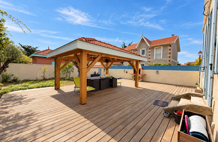 SOULAC-SUR-MER -- VILLA DE 200 M2 EN PREMIÈRE LIGNE — photo 2