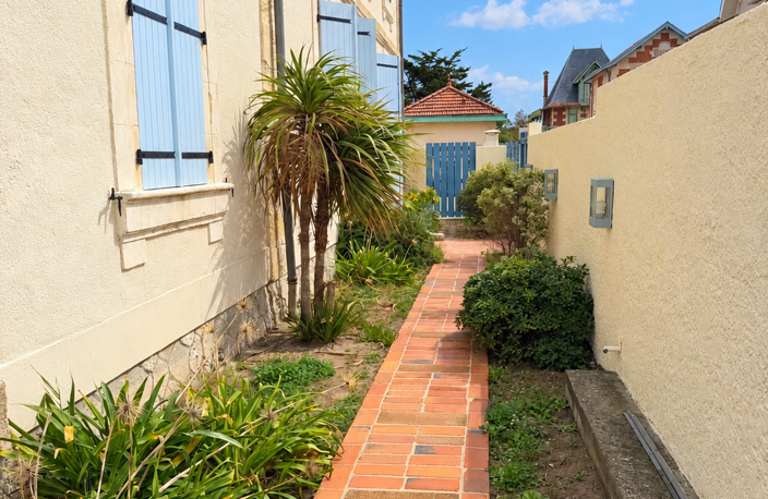SOULAC-SUR-MER -- VILLA DE 200 M2 EN PREMIÈRE LIGNE — photo 3