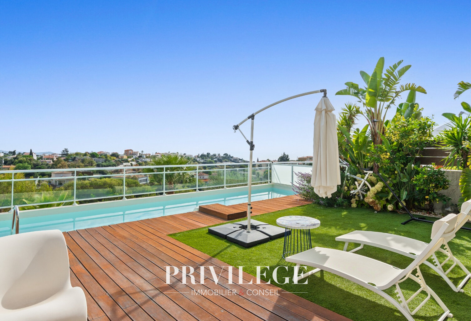 NICE   VILLA CONTEMPORAINE AVEC PISCINE, VUE DÉGAGÉE ET APER — photo 1