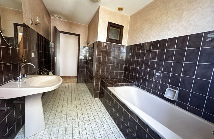 Plain pied à RENOVER, 96 m2 hab, terrain 1027 m2 — photo 2