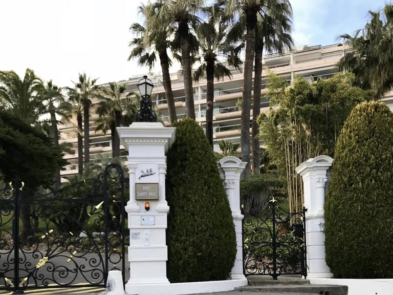 SUPER CANNES - SPACIEUX APPARTEMENT AVEC VUE MER DANS UN DOMAINE D’EXCEPTION — photo 1