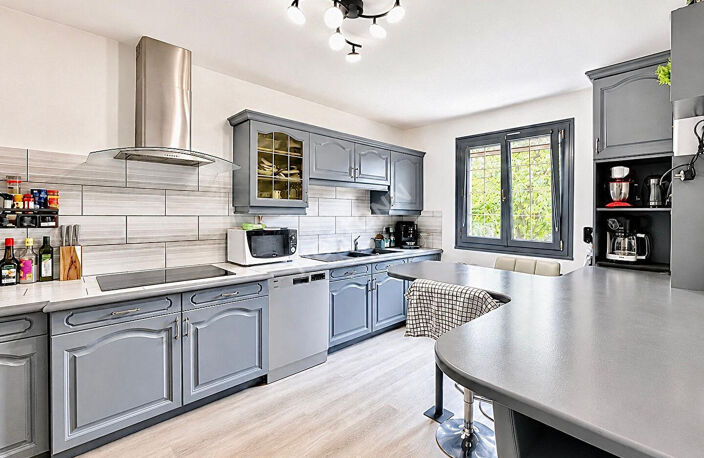 Ensemble immobilier avec maison principale et dépendance habitable — photo 2