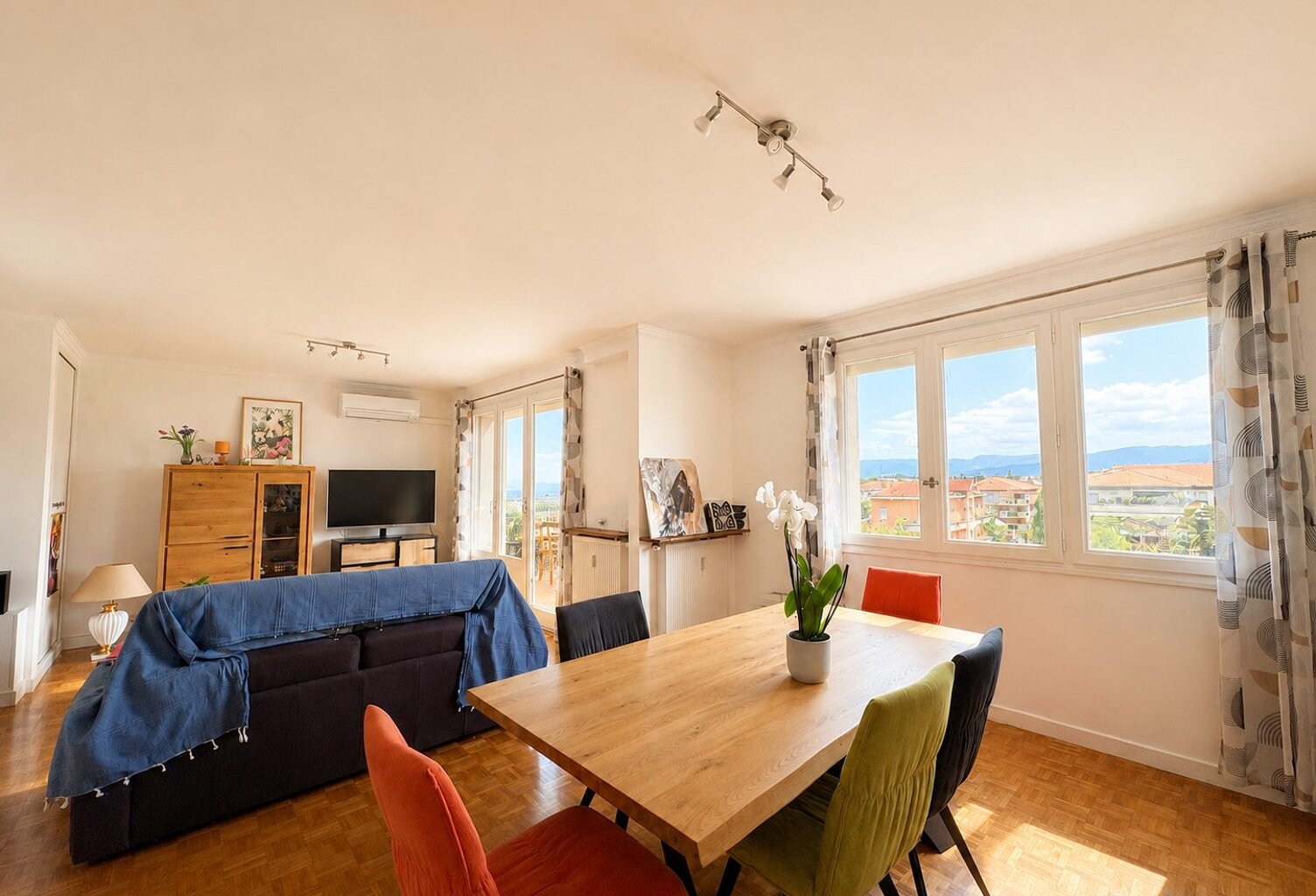 Appartement rénové de 94,72 m² en centre-ville de Romans-sur- — photo 1