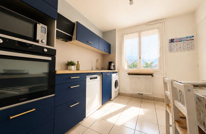 Appartement rénové de 94,72 m² en centre-ville de Romans-sur- — photo 2