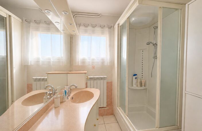 Appartement rénové de 94,72 m² en centre-ville de Romans-sur- — photo 5