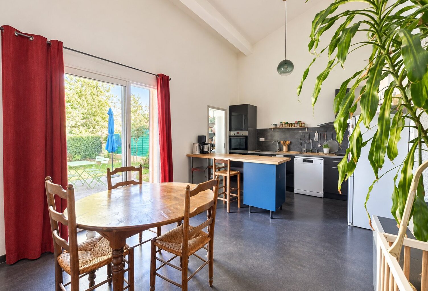 Maison de 120 m², 3 chambres, bureau et jardin à Mirabel-et-Bl — photo 1