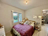 Villeneuve sur Lot, cette maisonnette T2 avec jardin d'environ 32,28 m²   Lumineux, ce logement a une pièce de vie de 17,9 m² avec  cuisine équipée, une chambre de plain pied, une salle d'eau et un WC. Cellier et véranda. Vous bénéficierez d'un jardin pri — photo 3