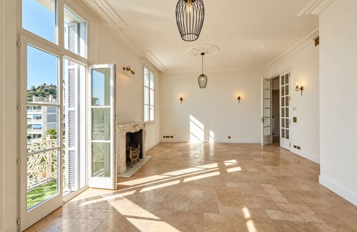 APPARTEMENT DE PRESTIGE DANS UN ANCIEN PALACE BELLE ÉPOQUE – VUE — photo 4