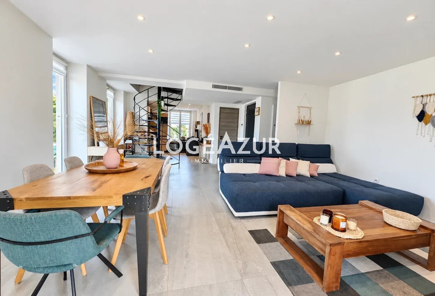VENTE APPARTEMENT 2 CHAMBRES EN DUPLEX ANTIBES - PARKING — photo 1