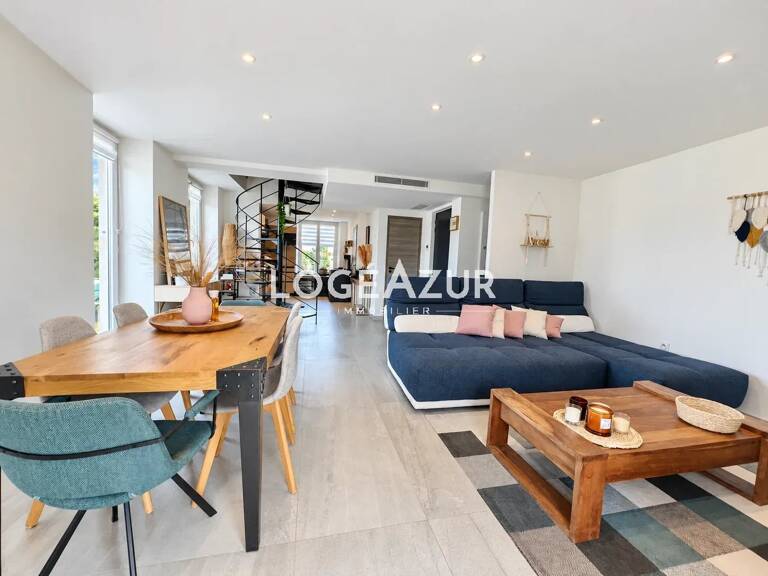 VENTE APPARTEMENT 2 CHAMBRES EN DUPLEX ANTIBES - PARKING — photo 1