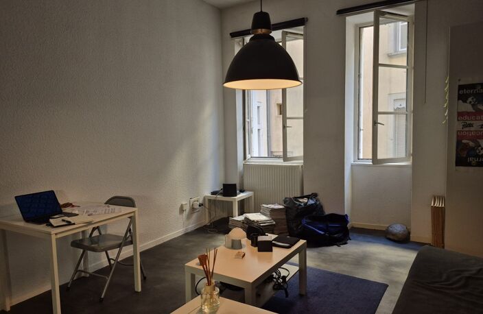 GRENOBLE coeur de ville Studio meublé à louer rue BROCHERIE — photo 2