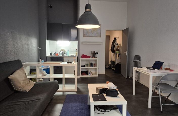GRENOBLE coeur de ville Studio meublé à louer rue BROCHERIE — photo 3