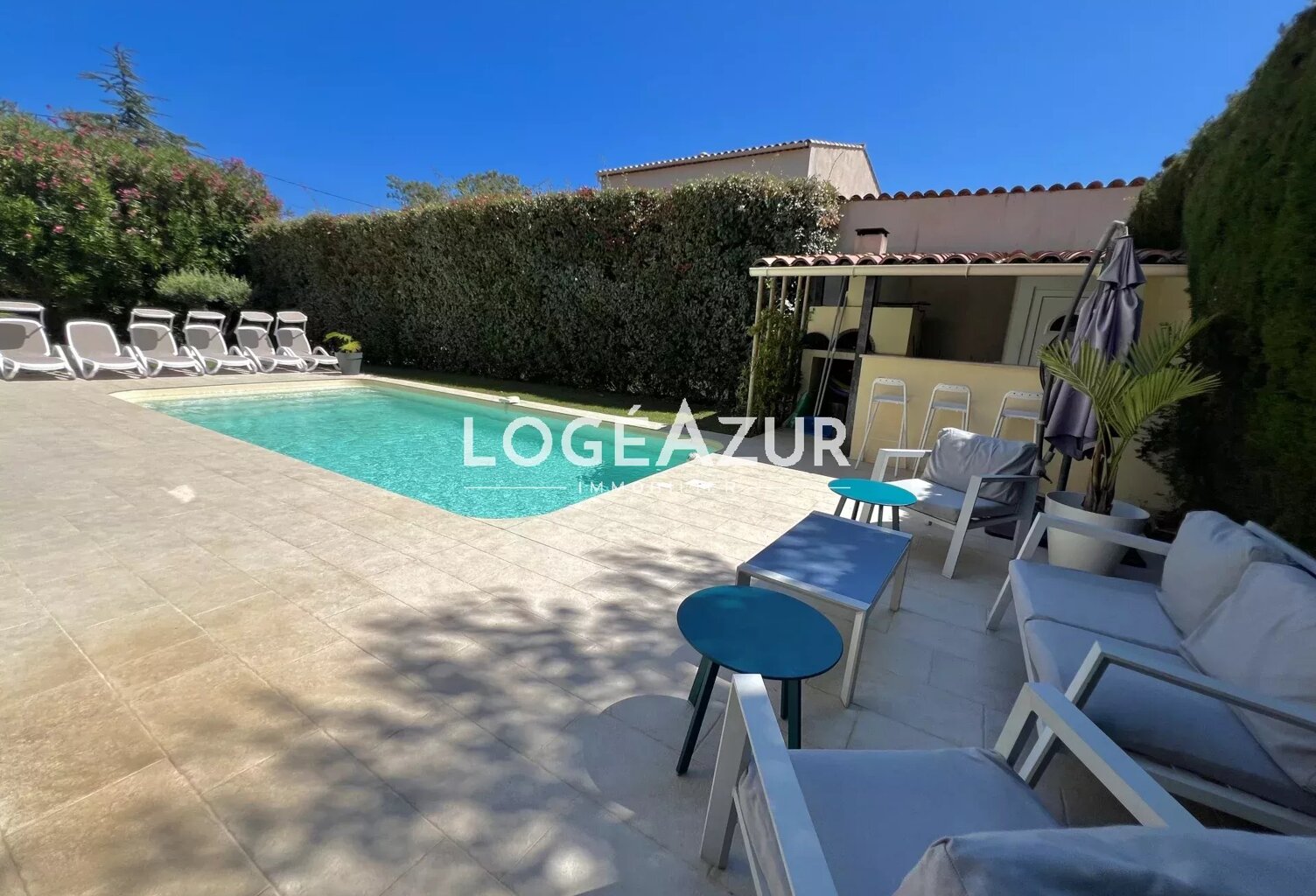 VENTE VILLA 5 CHAMBRES ANTIBES - PISCINE - SALLE DE JEUX - PARKI — photo 1