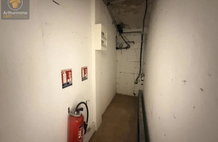 Rare Metz centre ville local stockage carrelé ventilé une cave entrée sur rue — photo 4