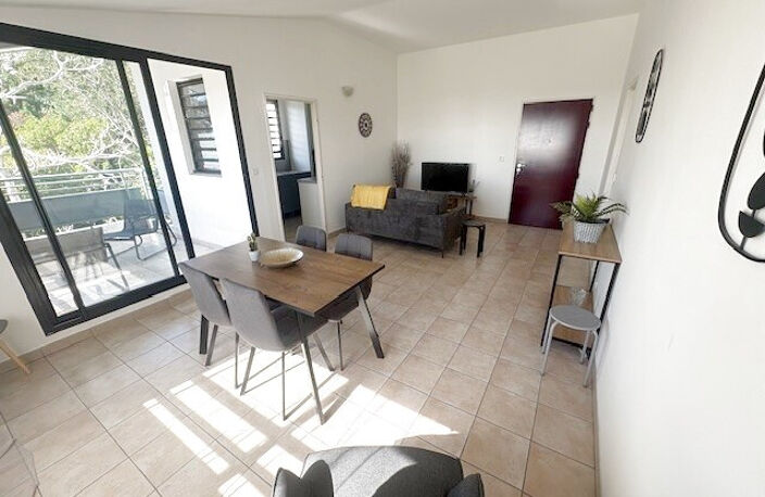 T3 meublé Bellepierre à louer en exclusivité — photo 2