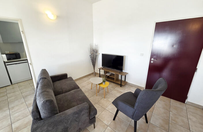 T3 meublé Bellepierre à louer en exclusivité — photo 3