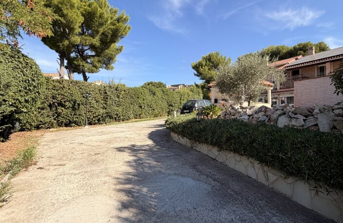 Vente Maison/villa 8 pièces — photo 2