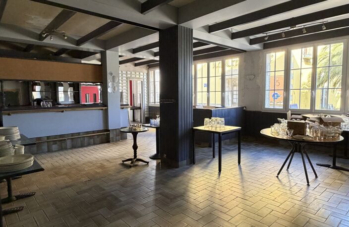 Vente Boutique/Local commercial 140 m&sup2; — photo 2