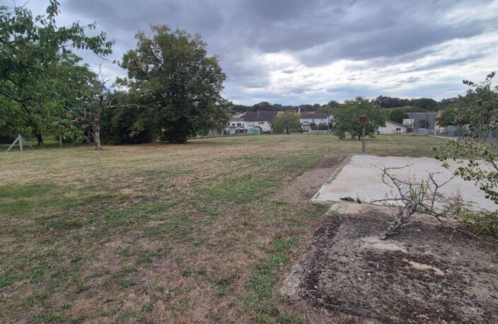 Terrain de 2500m² à Montmorillon — photo 3