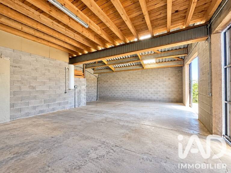 Vente Garage 227 m&sup2; — photo 1