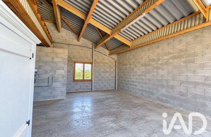 Vente Garage 227 m&sup2; — photo 2