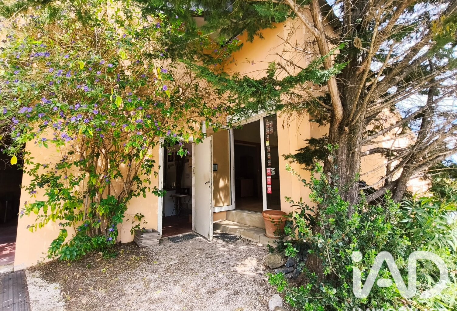 Vente Garage 696 m&sup2; — photo 1