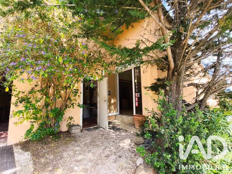 Vente Garage 696 m&sup2; — photo 1