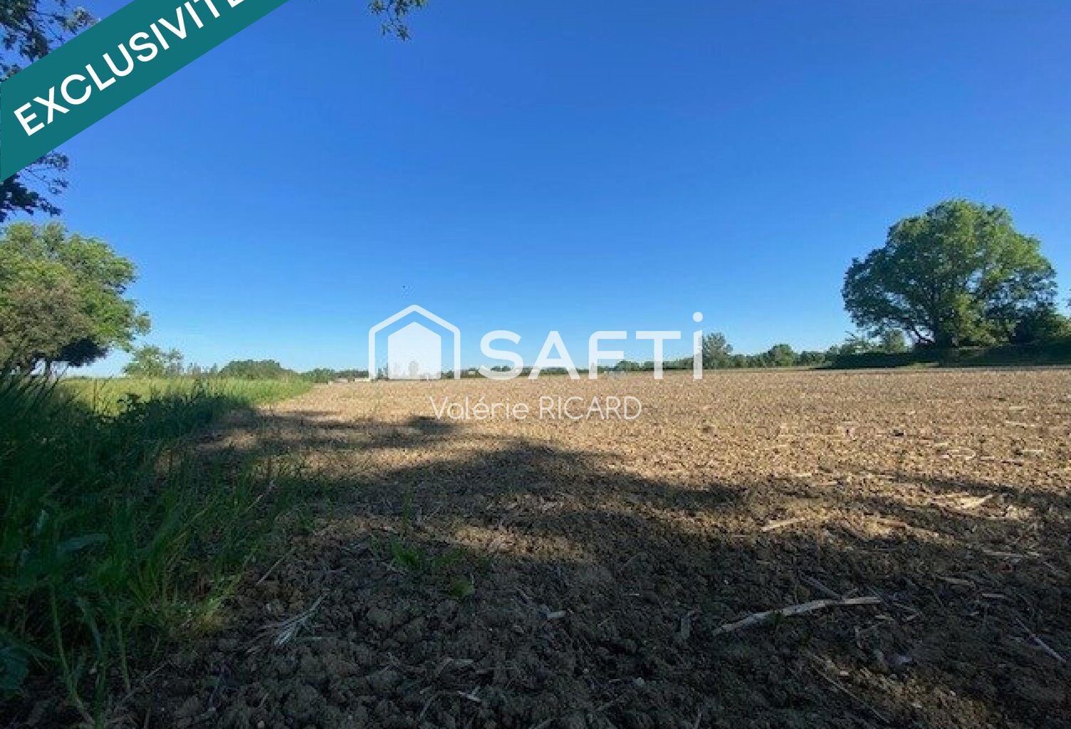 Terrain constructible au calme, à deux pas du village. — photo 1